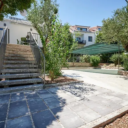 Lovor Villa *