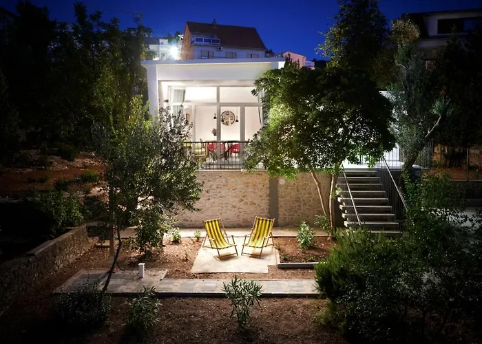 Lovor * Трогір