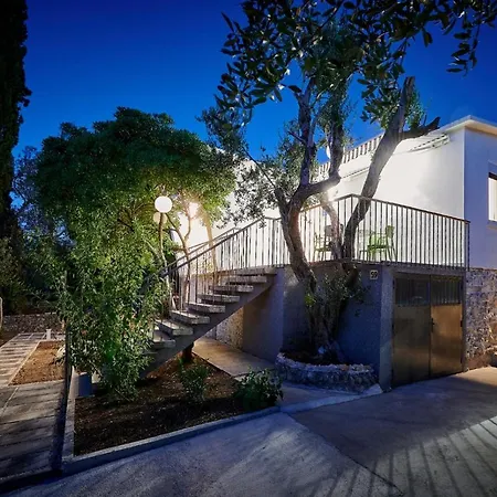 Lovor Villa *