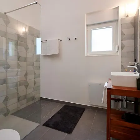 Lovor Villa *