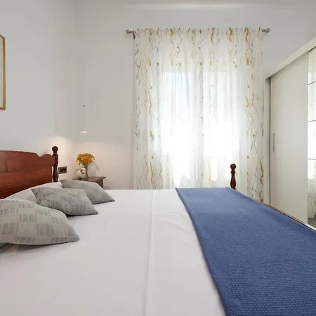 Lovor Вілла Трогір